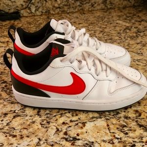 Low top boys size 5 Nike red,black and white